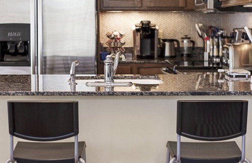 Midtown Apartment | Midtown Light filled Stylish Walkable everywhere