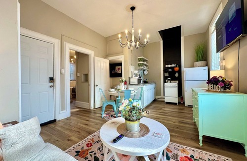 Harrisburg - Hershey Apartment | Midtown Whimsical Apartment 1 Block To River- Walk To Restaurants!