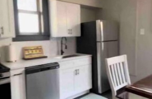 Gage Park Apartment | Midway Gem: Comfort and Transportationn