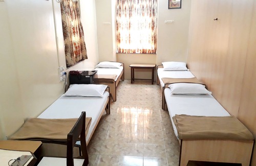 Girgaon House | Milan Guest House
