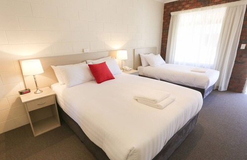 Gol Gol Hotel | Mildura Riverview Motel