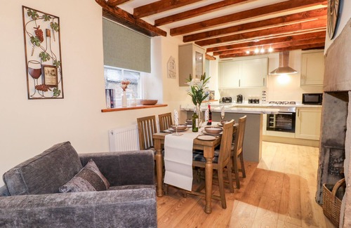 Milford Cottage | MILFORD COTTAGE, pet friendly, luxury holiday cottage in Duffield