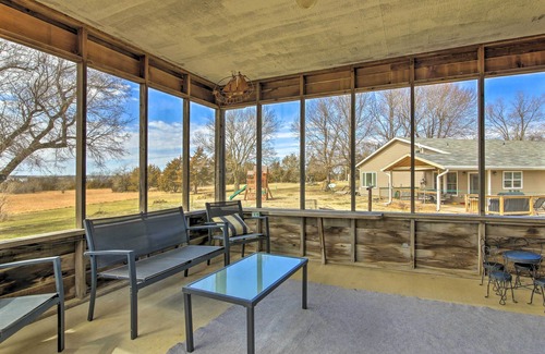 Milford Cottage | Milford Lake Vacation Rental: Walk to Beach!