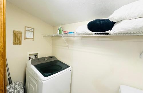 Pine Grove House | Milk Hand House. Peaceful 1 bedroom cabin