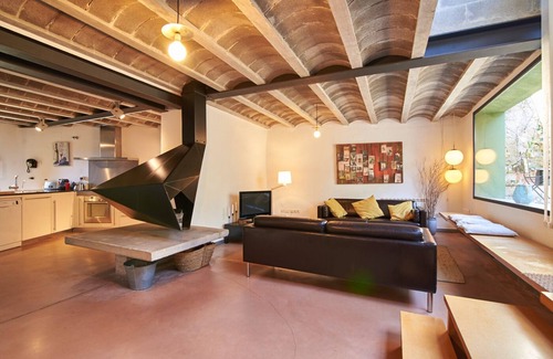 Castellet Cottage | Milk Wood; middleage,vineyards and forests, near seaside, Sitges and Barcelona