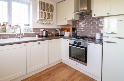 Sherwood Forest Cottage | MILL COTTAGE, family friendly, with open fire in Edwinstowe