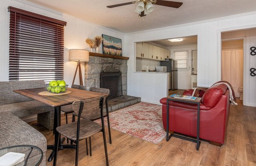 Flat Rock Condo | Mill House Lodge Penthouse on the lake
