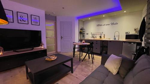 Dole Apartment | Mille et une nuit, appartement classé 3 étoiles en RDC avec exterieur et parking