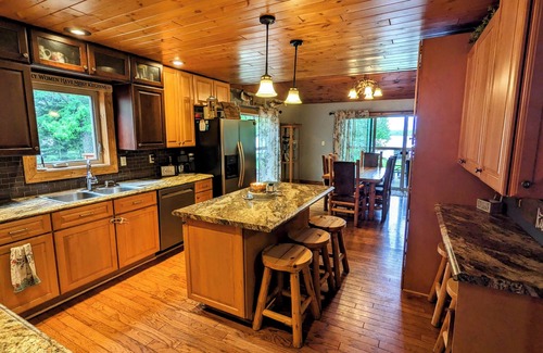 Hannibal House | Miller Dam Lakeview Oasis