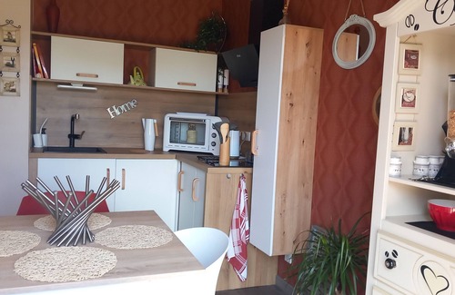 Perville Apartment | MILLESIMEnGite indépendant dans notre grande maison contemporaine et moderne.