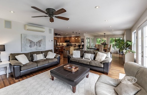 Windermere Cottage | Million Dollar Views! 4bdrm 3bath Cottage on 3 Mile Lake-Hot Tub! Rooftop Deck!