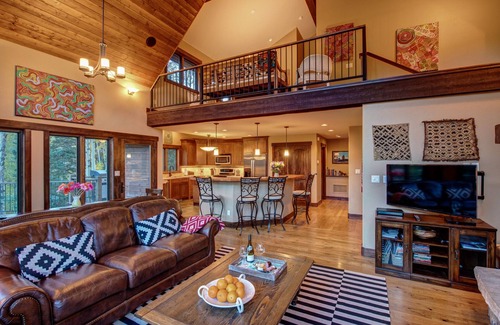 Columbine Lake House | Million Dollar Views on Lake Purgatory! Only 1 Mile to Ski Resort!