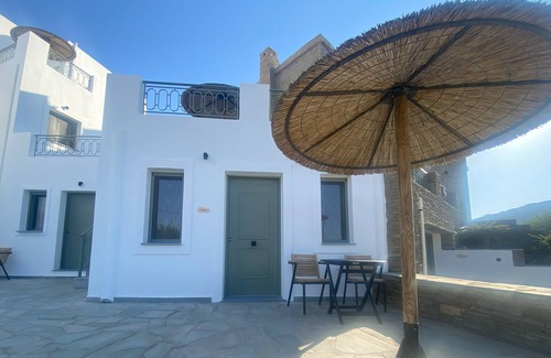 Ormos Korthiou Apartment | Milos Studio