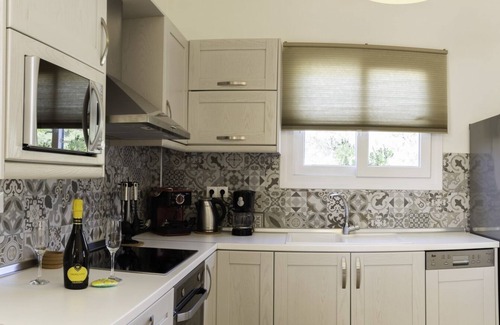 Agios Georgios Pagon House | Miltiadis Apartments