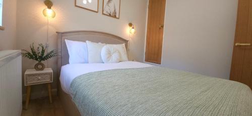 Milton Keynes Apartment | Milton Keynes 3BR Home, Sleeps 4, Families, Free Parking