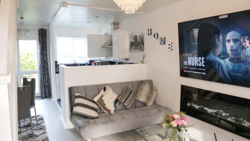 Milton Keynes Apartment | Milton Keynes Luxury Short Stay House with WIFI and Free Parking