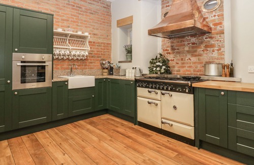 Corton House | MILTON MANOR, pet friendly, luxury holiday cottage in Milton On Stour