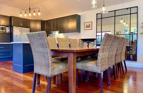 Mount Victoria Villa | Mimosa House - Elegant Villa, 4 Bedroom, 3 Bathroom, BBQ, Undercover Patio, Secluded Garden