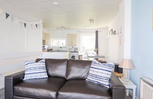 Y Felinheli Cottage | MIN Y DON, family friendly, country holiday cottage in Y Felinheli