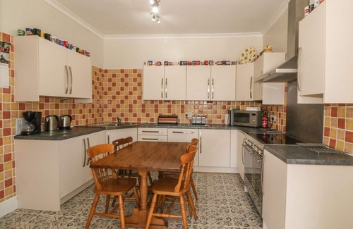 Newborough Cottage | MINFFORDD, pet friendly, with open fire in Newborough
