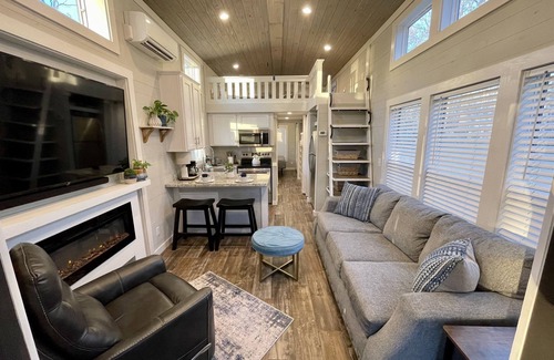 Tracy City Cabin | Mini Manor on the Mountain at The Retreat at Water's Edge