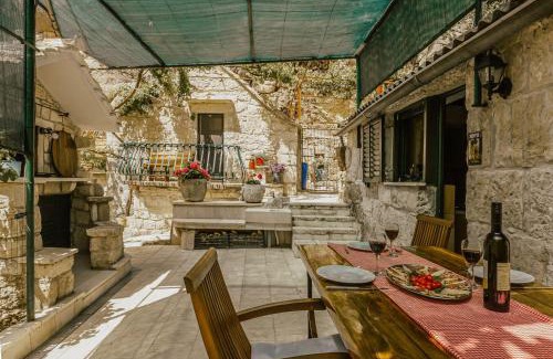 Omis Ski Chalet | Mini stone house