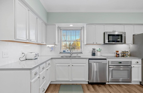 Hugo House | MINNeSTAY* The Orchard