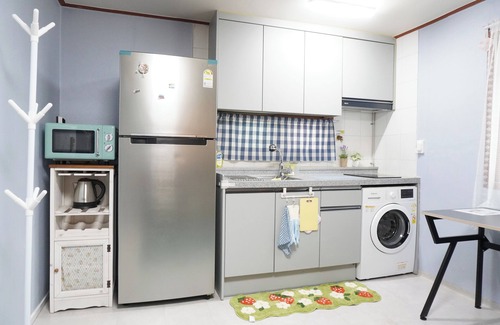 Mapo Apartment | MINNY HOUSE 302. New Open. Best location in Hongdae. Close to hongdae sta.