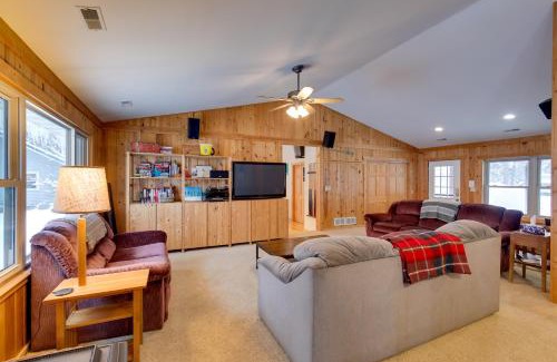 Minocqua House | Minocqua Lakefront Cabin with Deck