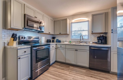 Johnson City House | Mins To ETSU, JCMC, Downtown, VA Med Center, Buffalo Mtn. Park