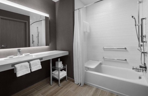 Ludlam Hotel | Minutes away from Downtown Dadeland! With Pool Access and Free Parking!