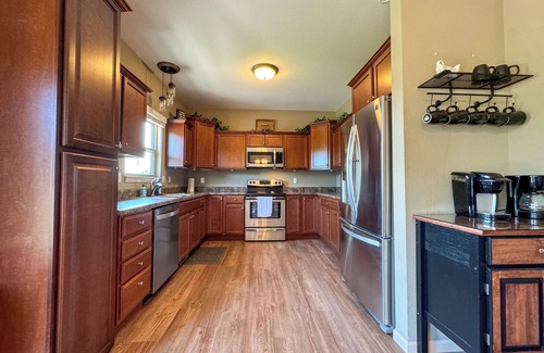 Jefferson City House | Minutes from Capital - Family Friendly Jeff City Retreat