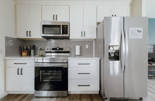 Renton House | Minutes to Freeway, 2bedroom/1bath with 200Mbps WiFi, Free parking, +Backyard.
