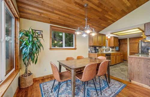Gold Bar House | Miracle Mountain Lodge: 2 bedroom riverfront w/hot tub, mountain view, WIFI, fireplace