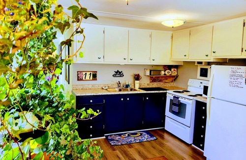Belfast Cottage | Miracles on Polly - Enchanted River Retreat