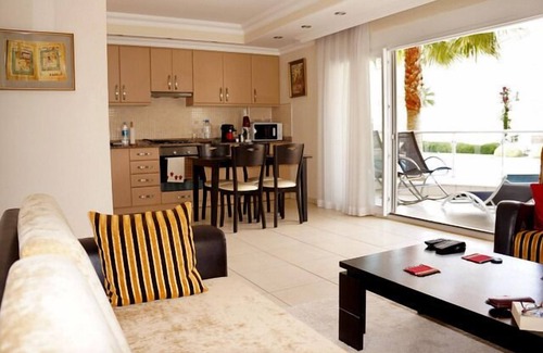 Side Apartment | Mirage 1, ground floor private 2 bed home in popular community