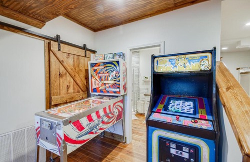 Tougaloo House | Mississippi Retreat with Hot Tub, Deck and Lake Views!