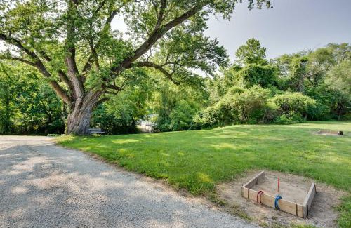 Liberty Apartment | Missouri Studio Getaway Close to Parks and Hiking