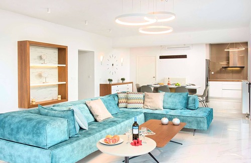 Mathes House | Mistral Suite Heated Pool