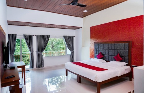 Pallivasal Bed & Breakfast | Misty Bush Munnar - Deluxe Double Roomn