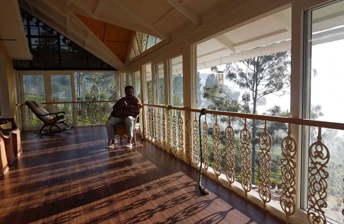 Kotagiri House | Misty Green woods.