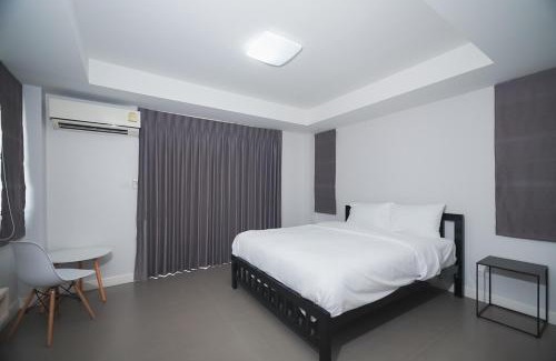 Wang Burapha Phirom Apartment | Mitr Inn Mrt Samyot Station - The Grand Palace