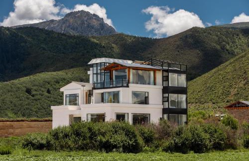 Shangri-La Hotel | Miyinxianye Snow Mountain Makino Migratory Bird Viewing B&B Napa Sea Scenic Area Branch