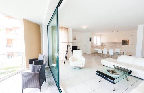 Maccagno Apartment | Modern Italian Lakes apartment with pool