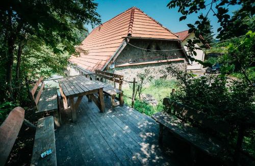 Carta House | Moara de Piatra