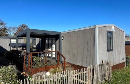 Jullouville-les-Pins House | Mobil-home confort 3 ch, piscine chauffée, 200m plage, parking, WiFi, animaux admis - FR-1-361A-72