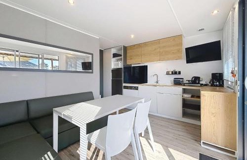 Jullouville-les-Pins House | Mobil-home Confort 4 pers, plage à 200m, piscine chauffée, terrasse Sud, parking, wifi inclus - FR-1-361A-81