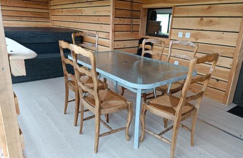 Cublize Ski Chalet | Mobil-home isolé avec jacuzzi - la Cubanière