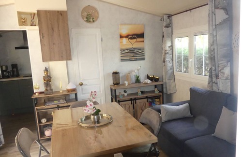 Gallargues-le-Montueux House | Mobile Home Rental Camping Les Amandiers