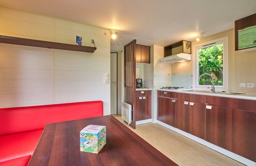 Mens RV Rental | Mobile Home "4 Personnes 208" with Shared Pool & Private Terrace